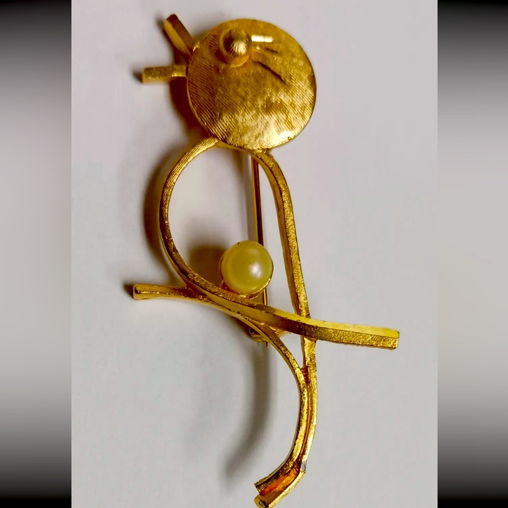 Vintage  BSK Singing Bird Brooch Pin Gold Tone Faux Pearl Signed